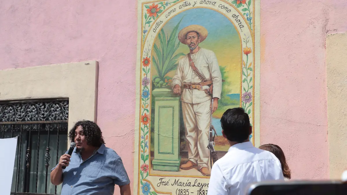 Develacion lienzo sobre muro - Mike Acosta (11)