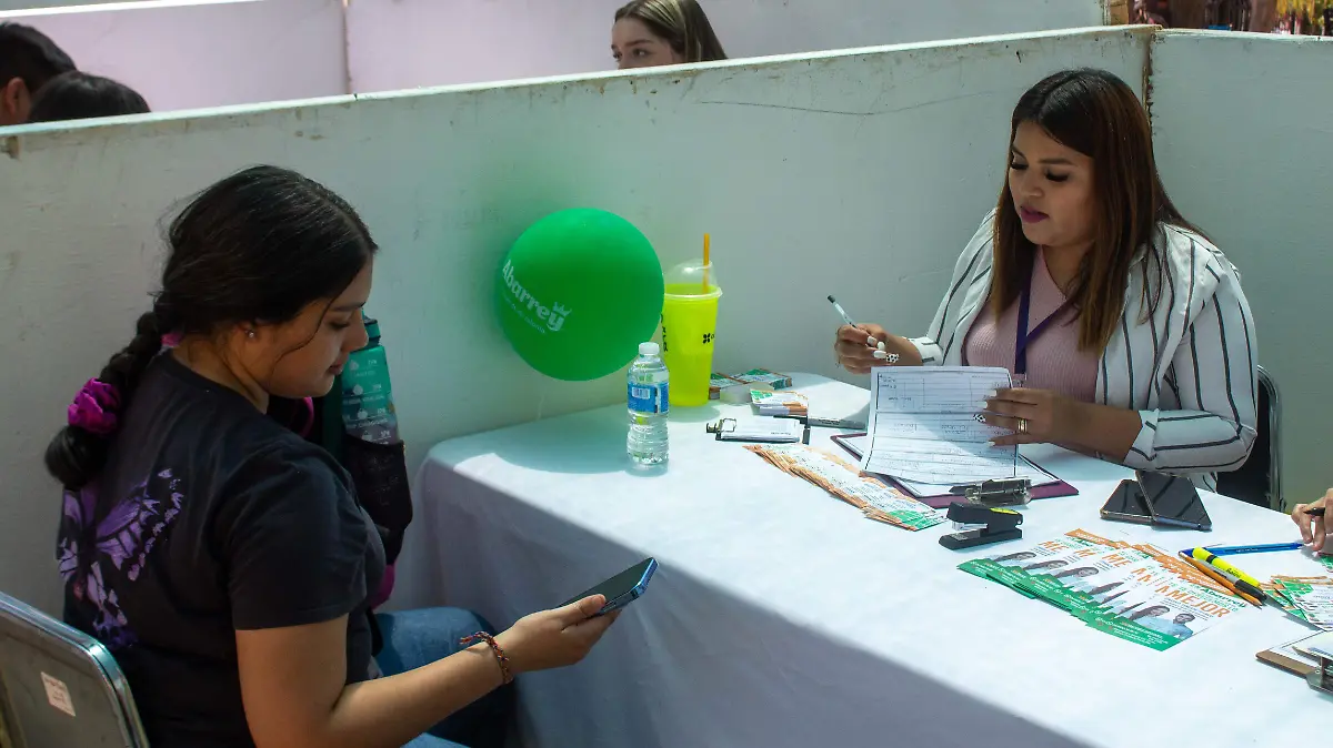Feria de Empleo gente solicitando trabajo - Mike Acosta (28)