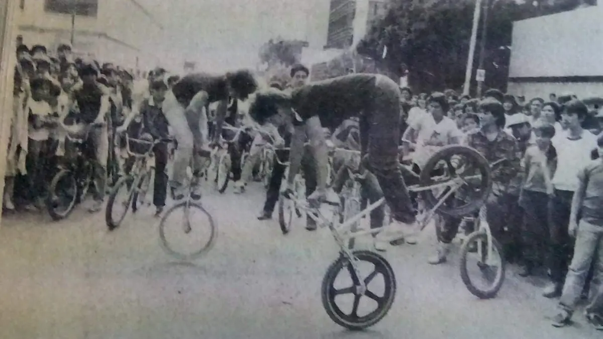 Años 80 bulevar Rosales en el desfile del 20 de noviembre - Cortesía Hermosillo a través del tiempo