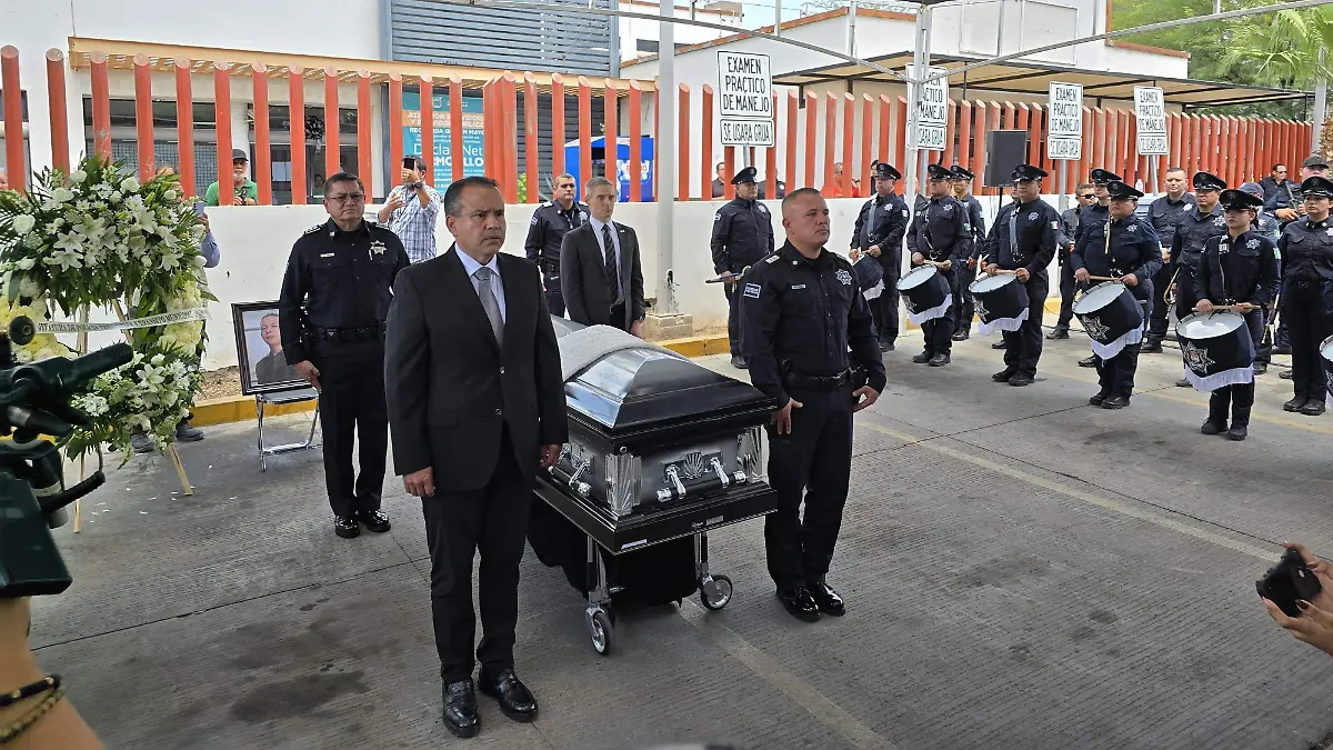 despiden a Luis Fernando