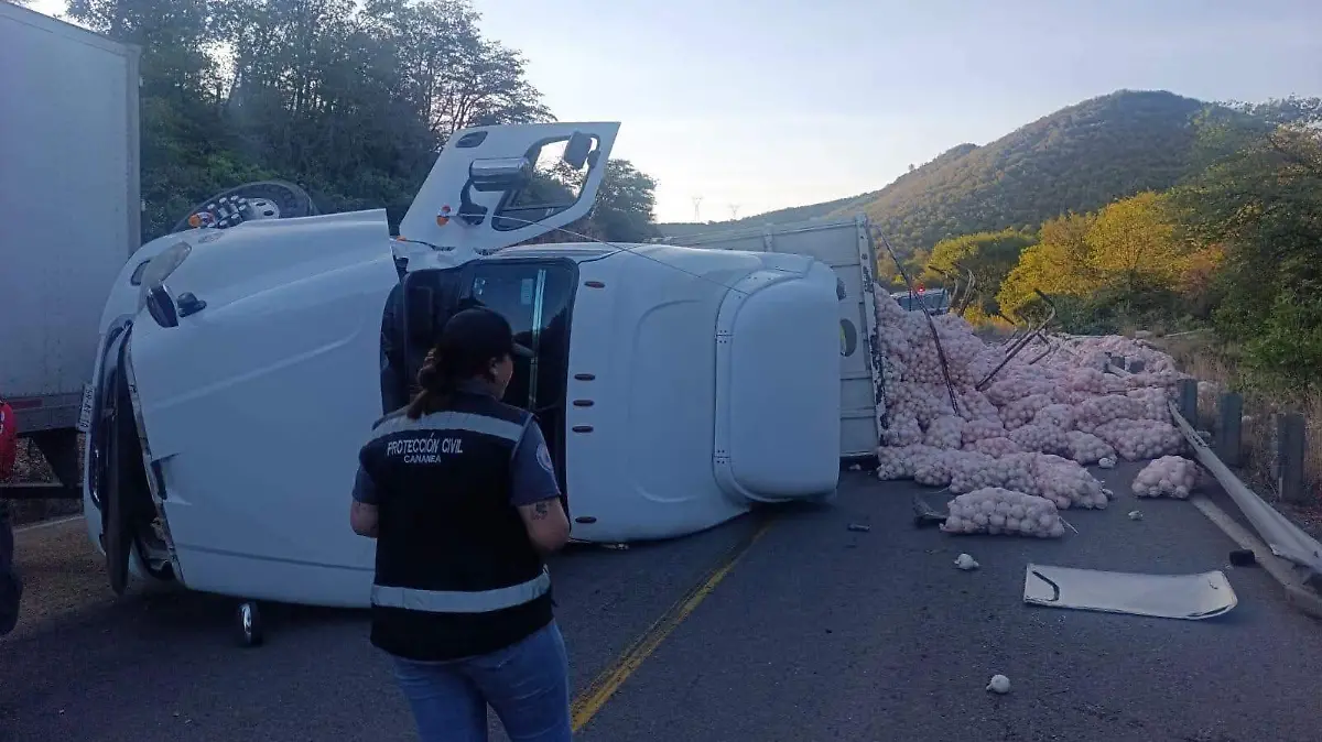 accidente trailer - cananea (1)