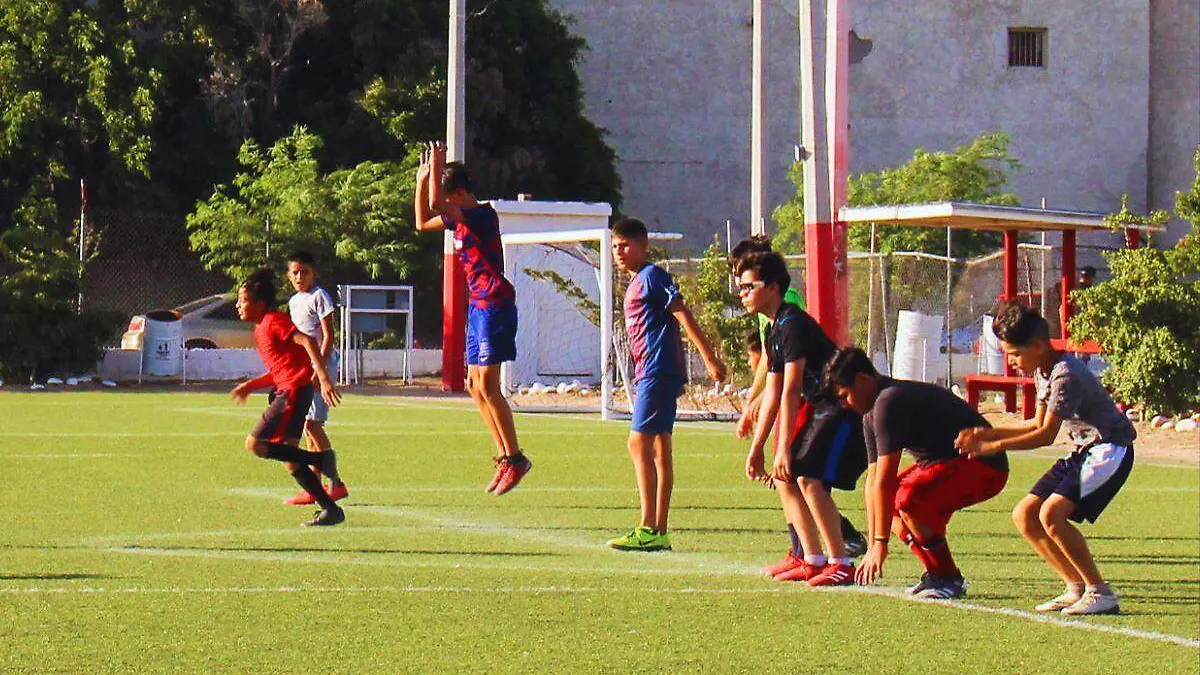 Gente corriendo haciendo ejercicio - Mike Acosta (18)