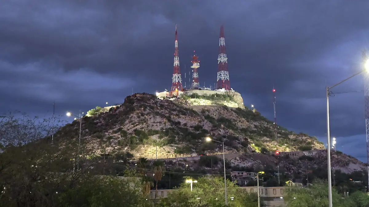 Paisajes nublado nubes de lluvia- Mike ACosta (1)