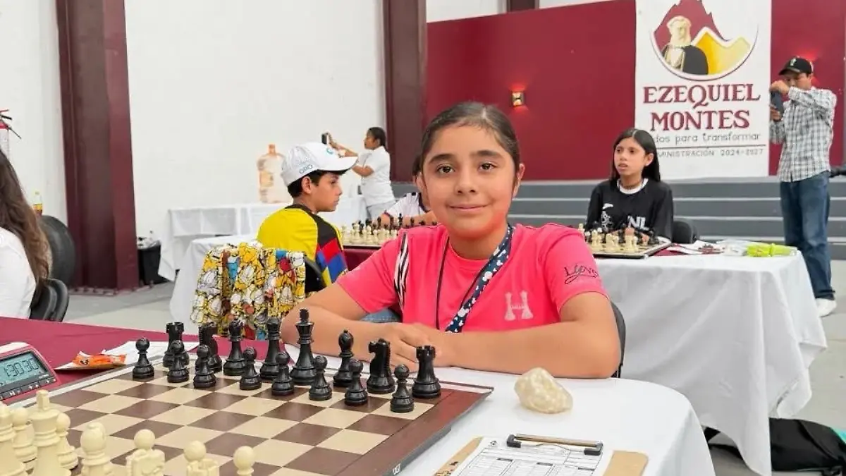 hanna niña ajedrez
