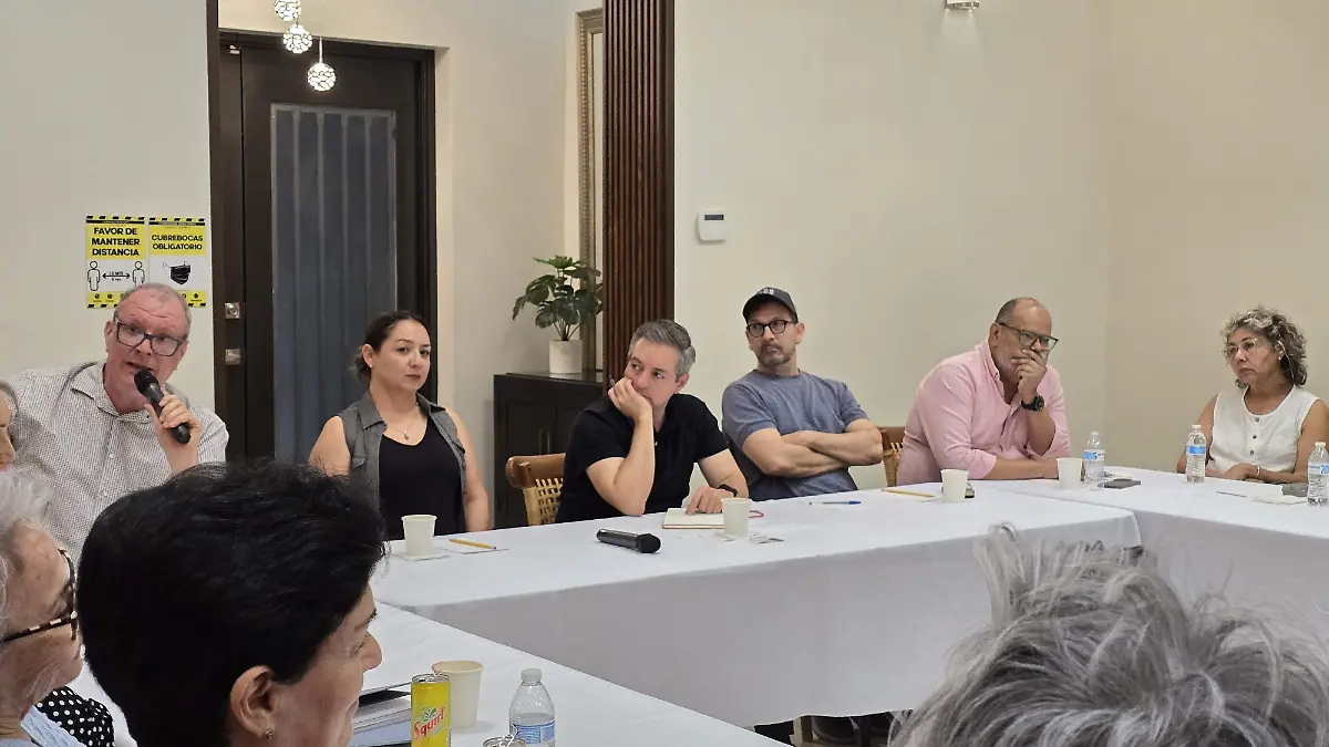 Evento Omar del Valle dialogo con artistas - Mike Acosta (14)