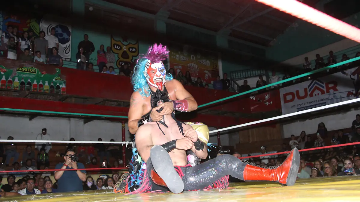 LUCHAS (3)