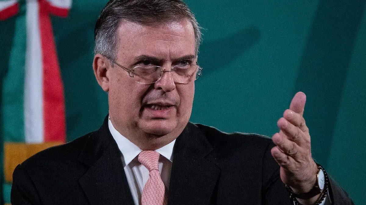 Ebrard, nominado como persona del año por control de armas en EU