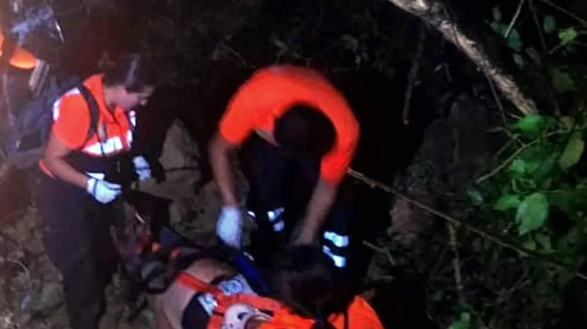 CAMIONETA AL BARRANCO