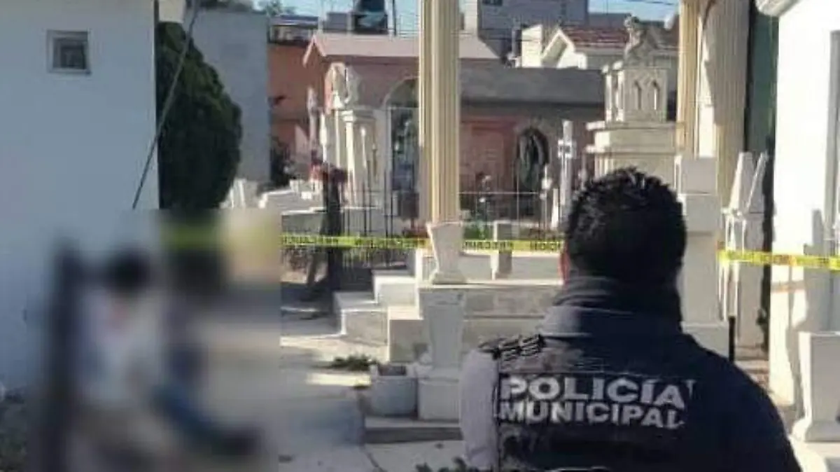 Lo encuentran colgado de una cripta en panteón de Actopan
