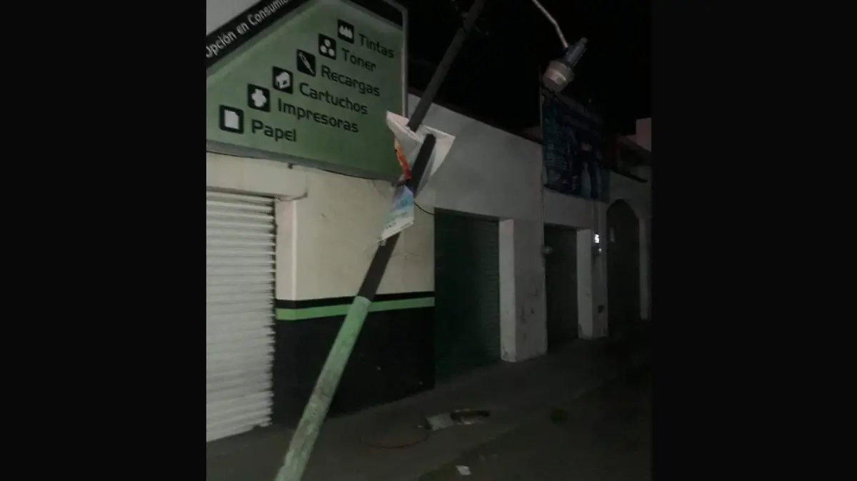 COCHE CONTRA POSTE 2