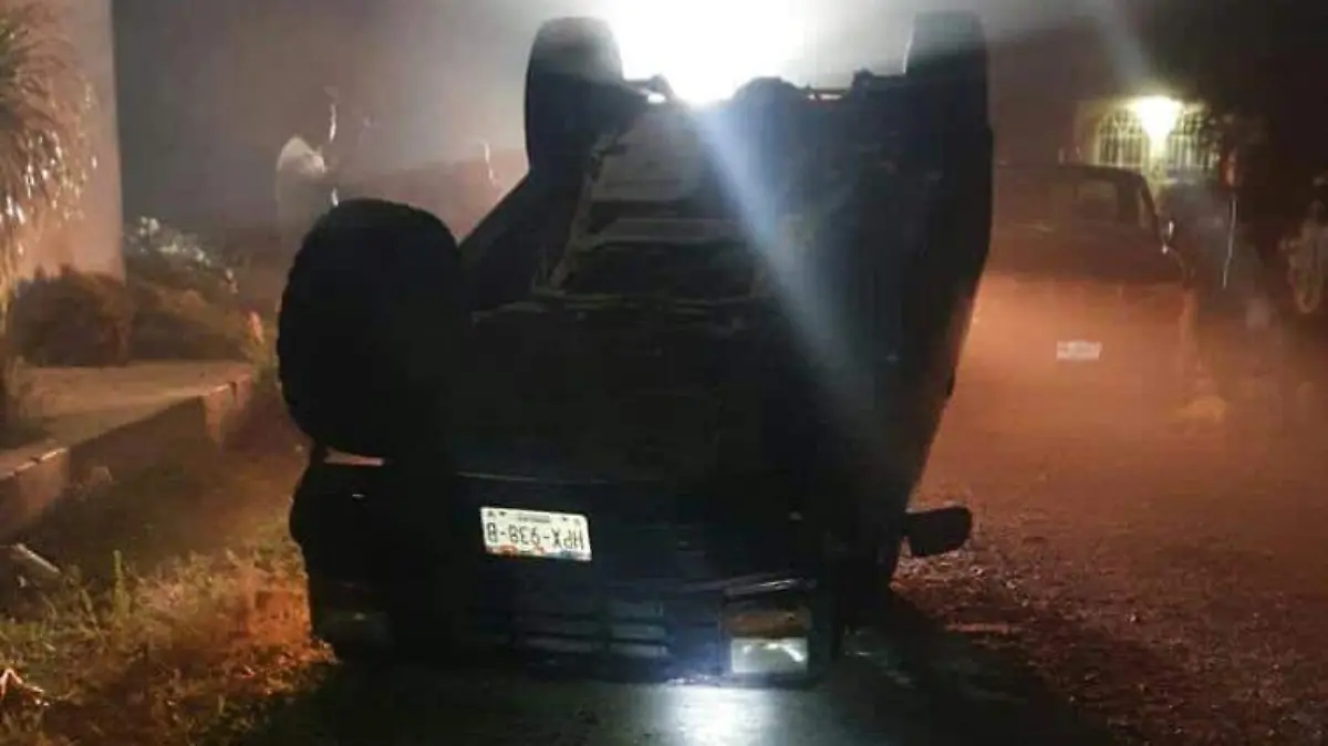 FOTO 2 SE PELAN POLICIA