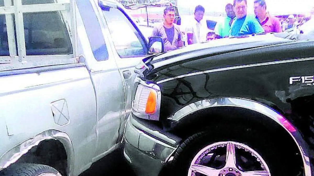 PERCANCE EN TIANGUIS DE AUTOS