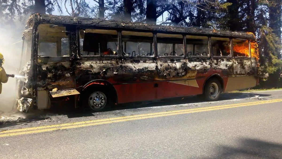 AUTOBUS INCENCIADO 2