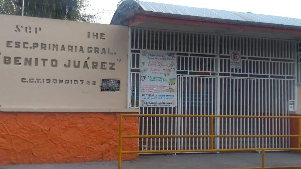 ROBO ESCUELA