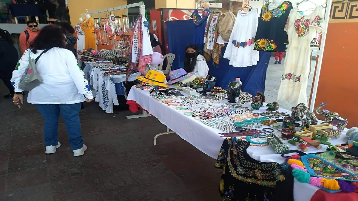 ARTESANOS CUATRO