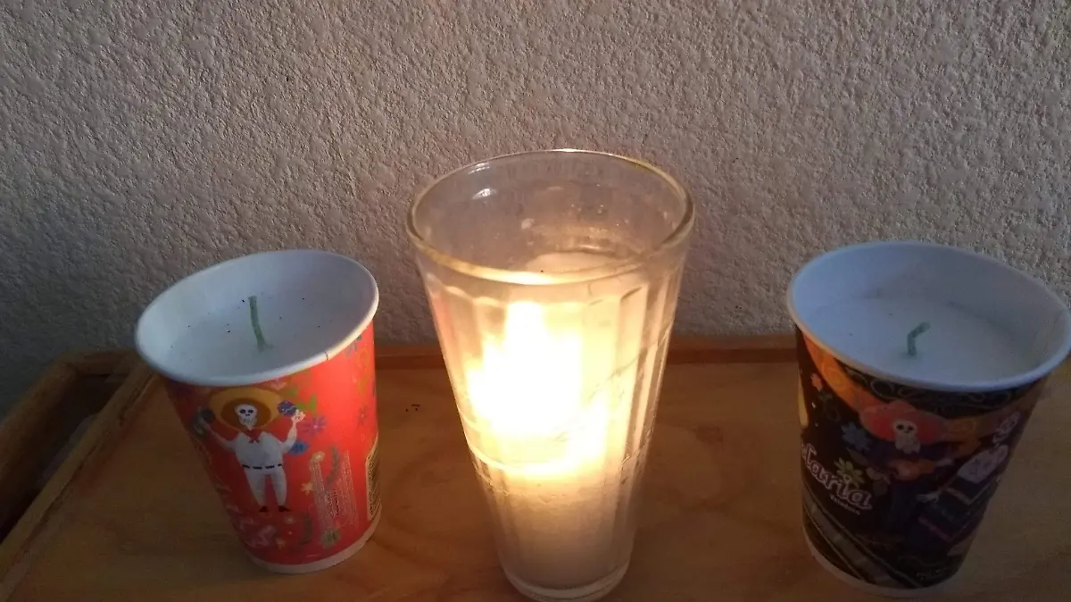 VELADORAS ENCENDIDAS (2)