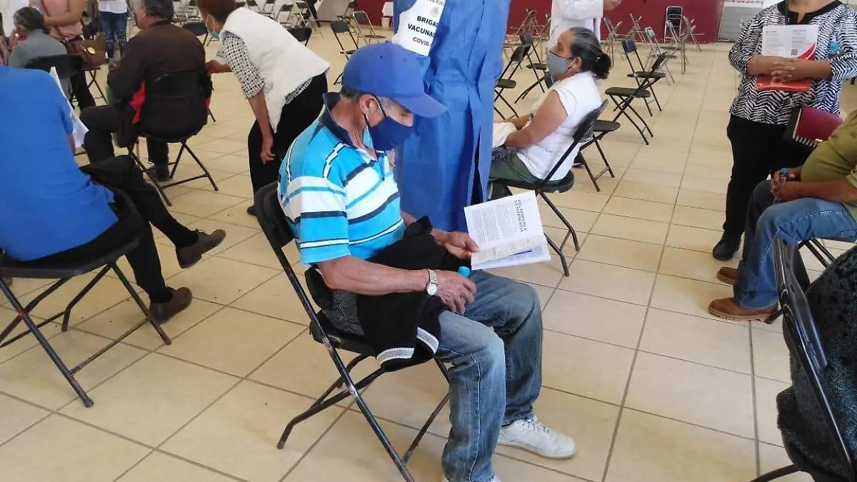 REPARTEN CARTILLA MORAL EN JORNADAS DE VACUNACIÓN (10)(1)