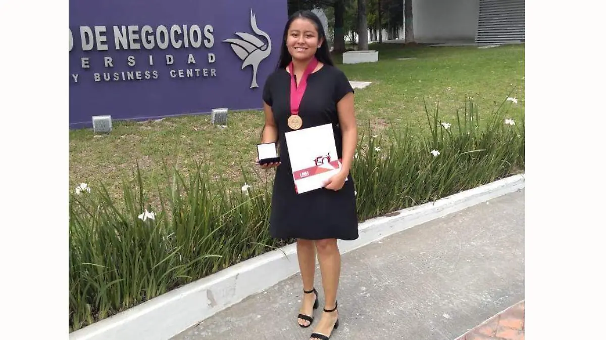 ALUMNA DESTACADA - copia