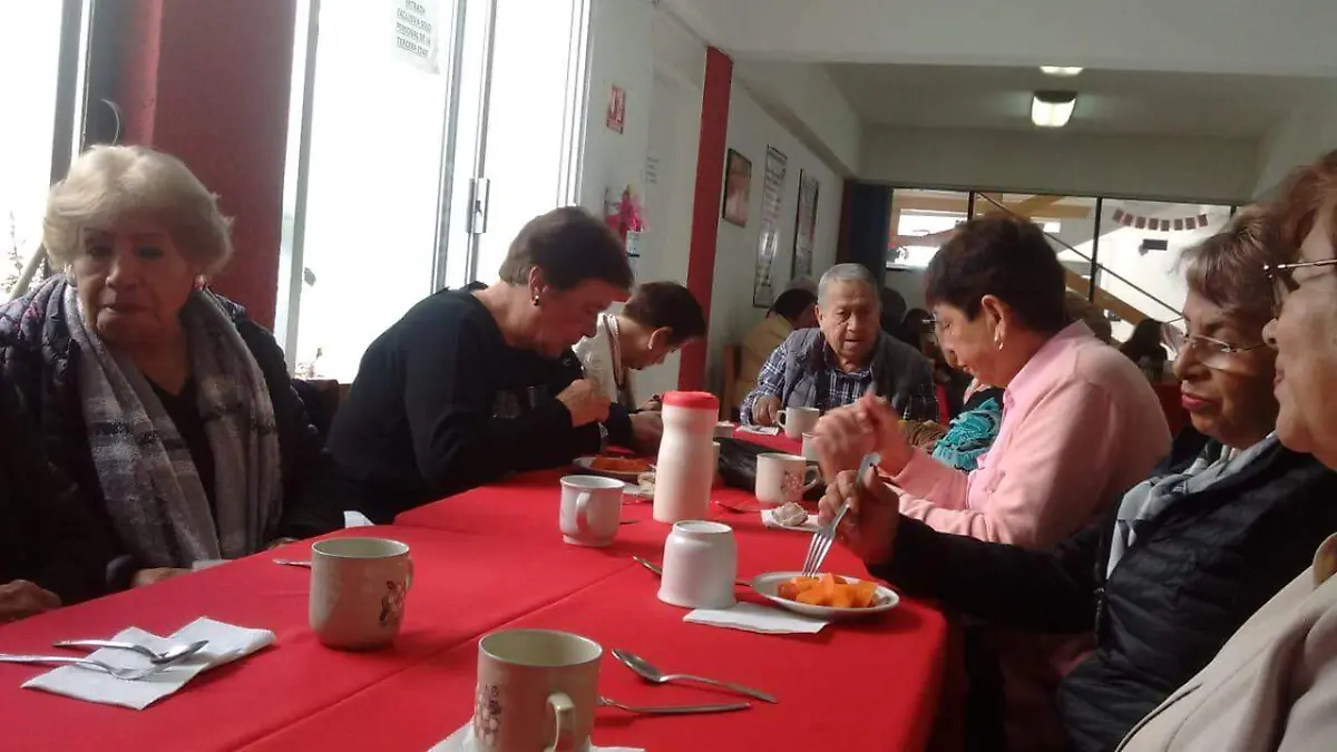 ADULTOS MAYORES DISCRIMINADOS (2)