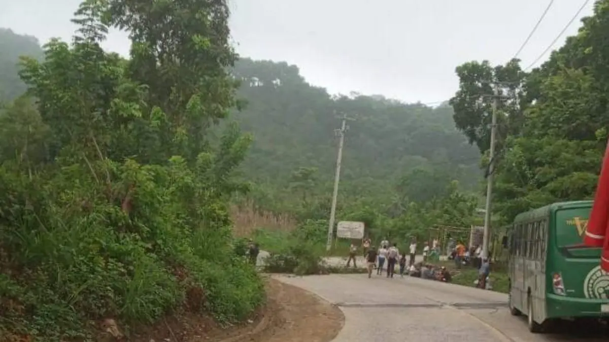 Cierran carretera