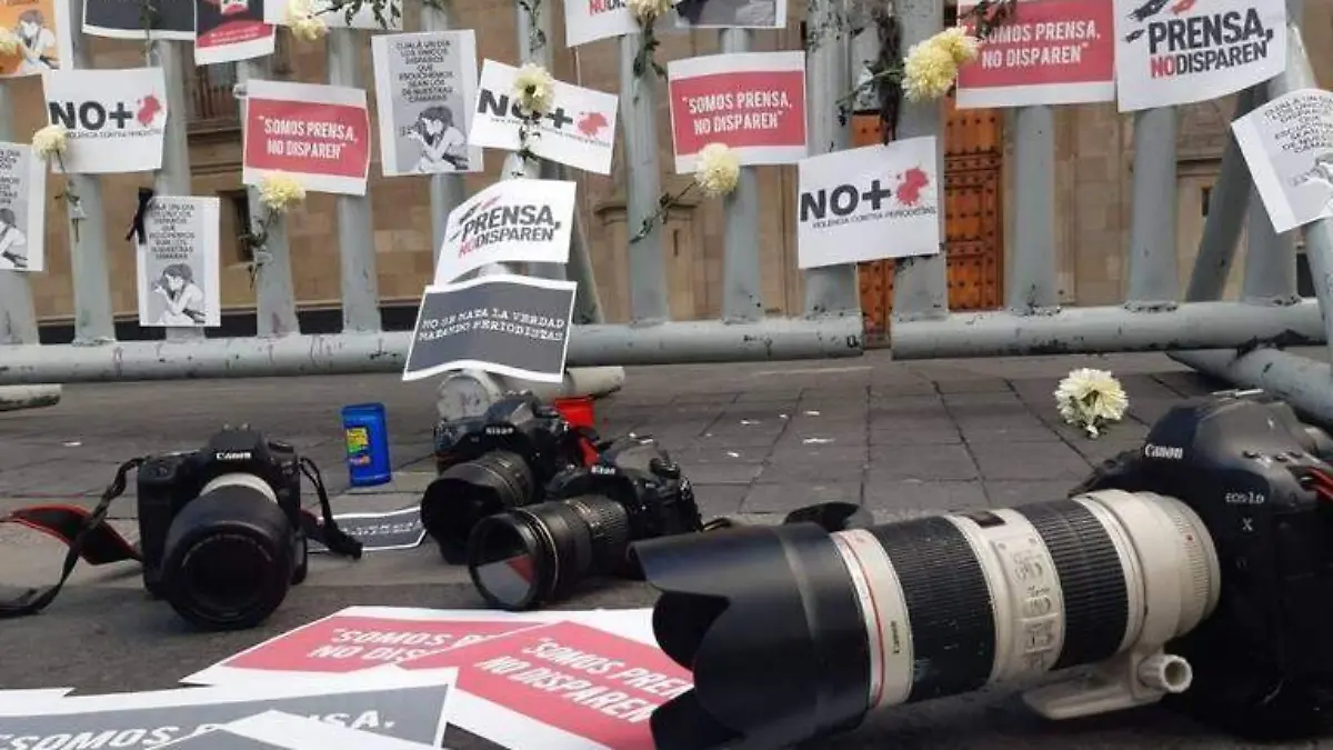 Protestan periodistas en CDMX por condiciones laborales precarias