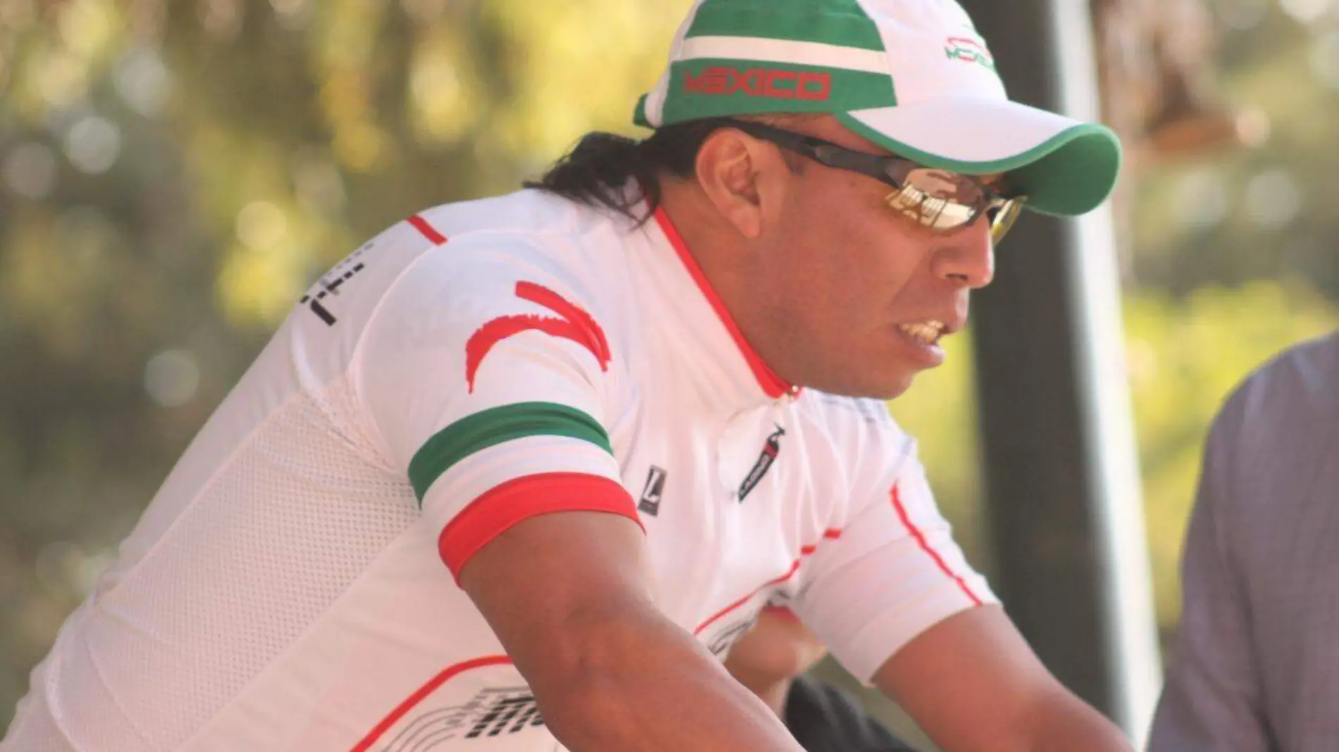 Norberto Estrada tiene el récord Guinness en bicicleta fija