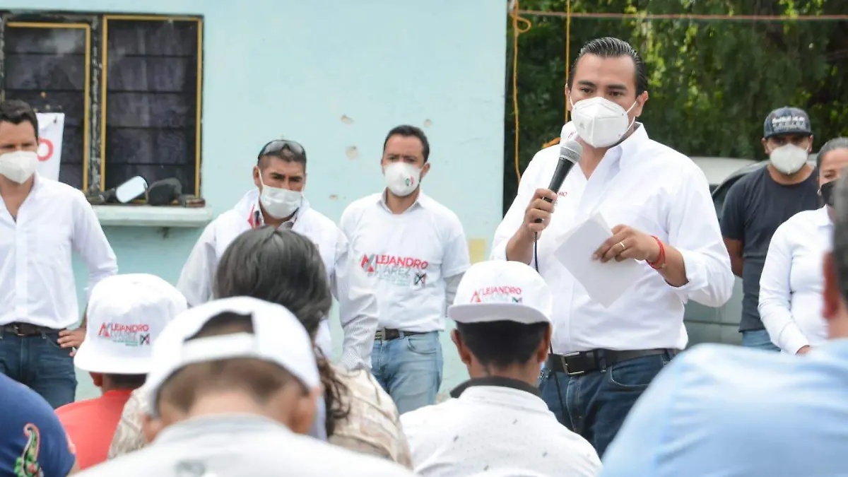 LO APOYAN DELEGADOS (2)