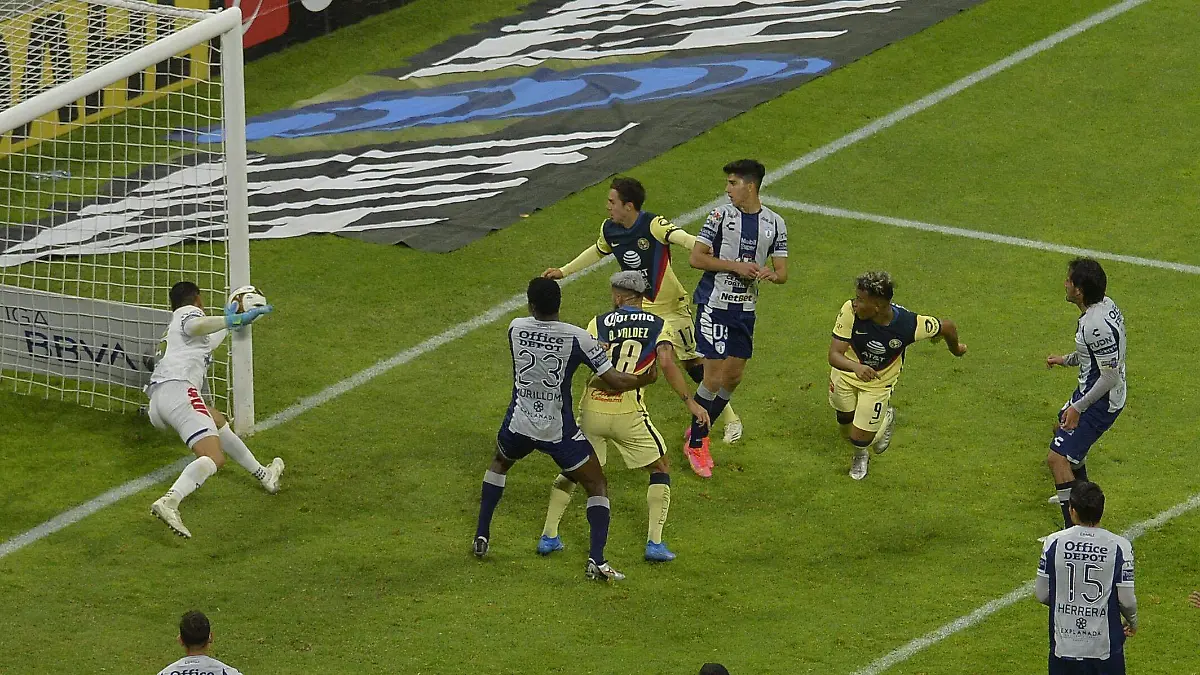 pag.2-3.juego america vs pachuca-erik estrella_diario esto.39
