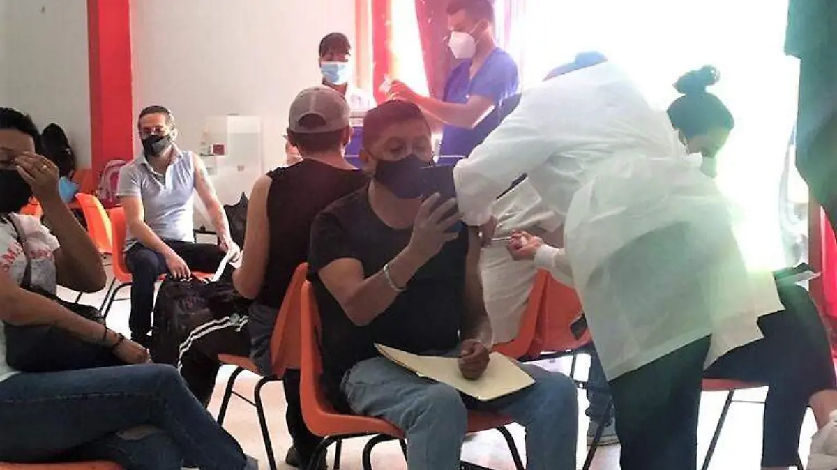 EMPRESARIOS CON VACUNA 1