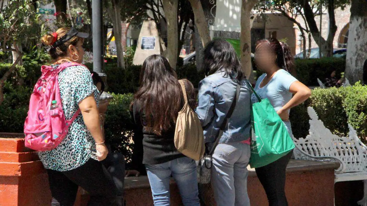 JOVENES (2)