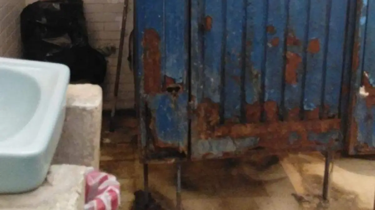 CLAUSURAN BAÑOS (5)