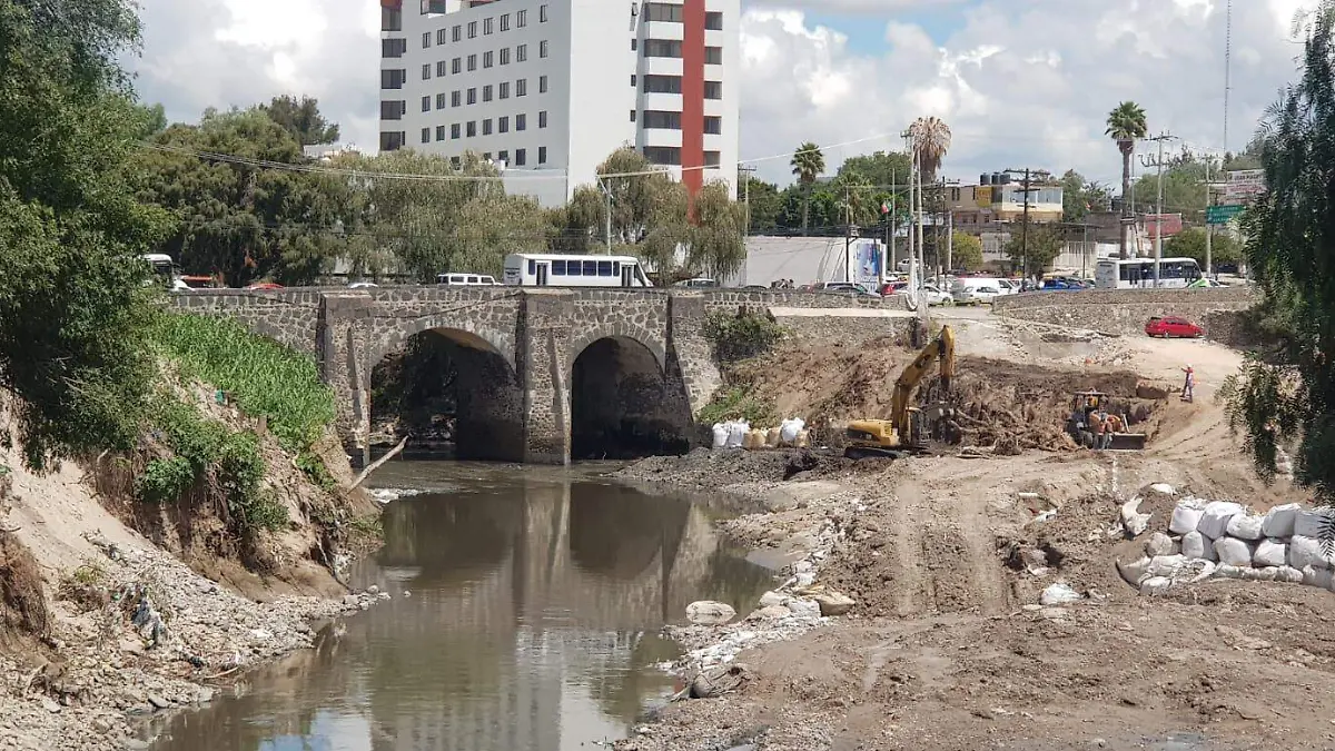 2 OBRAS INCONCLUSAS  PUENTE METAL