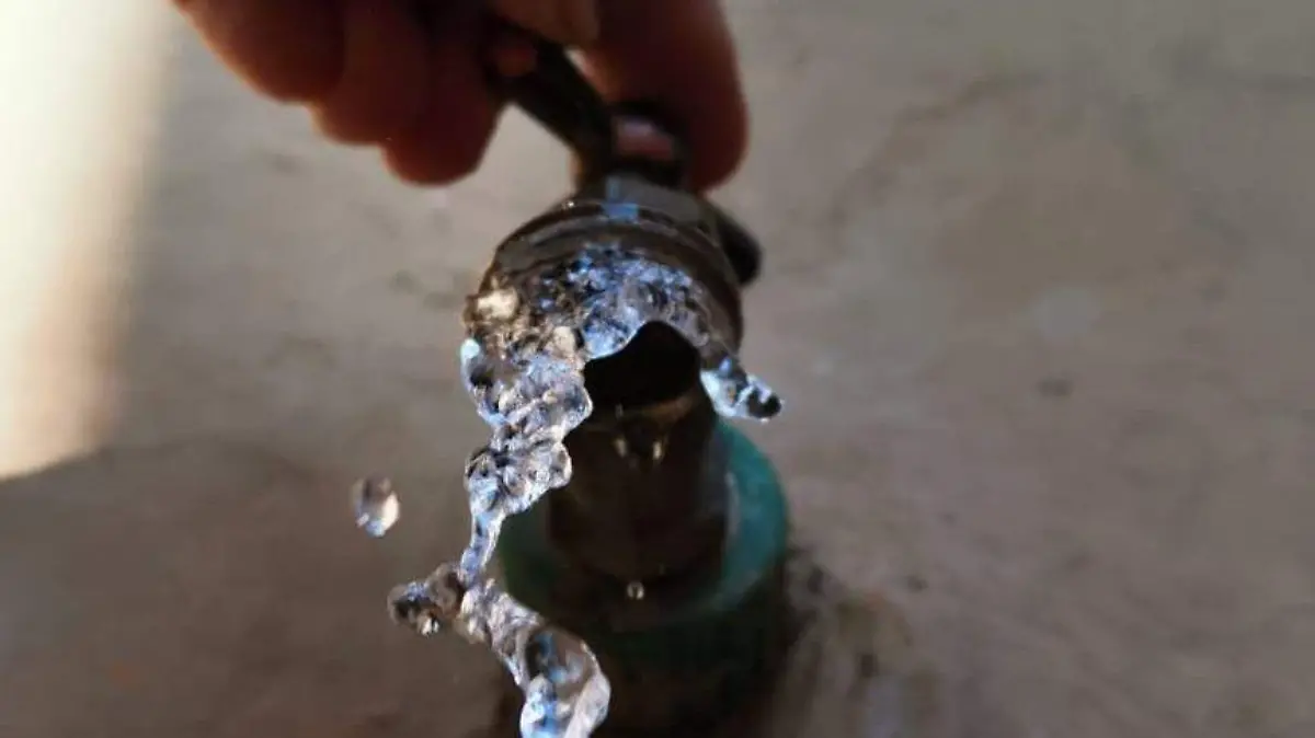 SE ROBAN EL AGUA