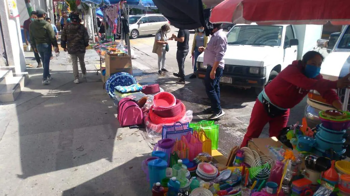 COMERCIANTES PIDEN TRES