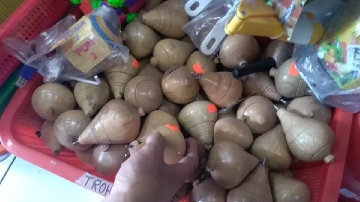 JUGUETES TRADICIONALES DOS