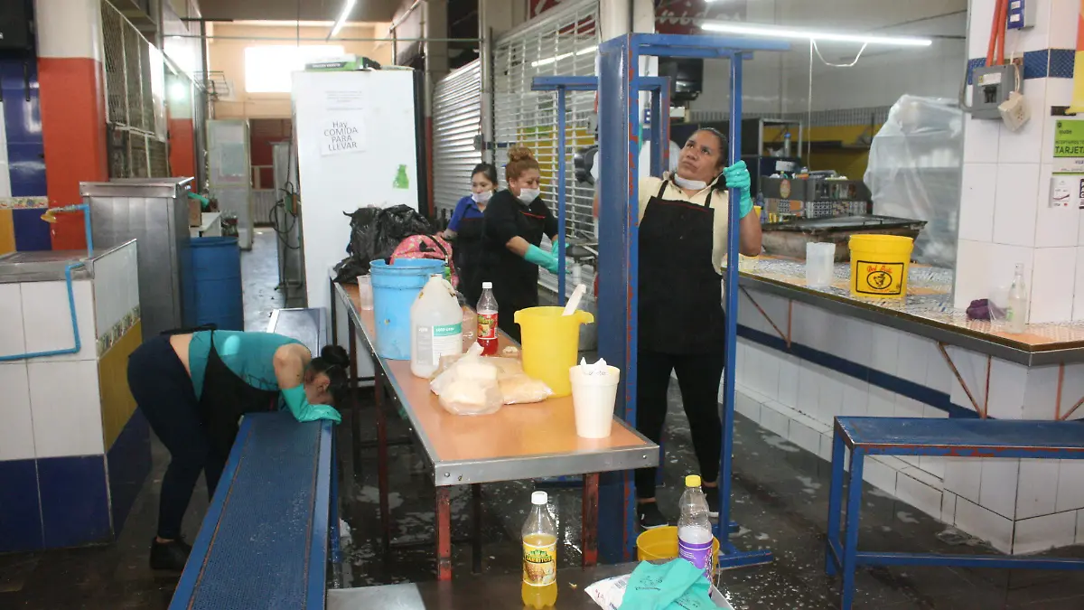 LIMPIAN MERCADO TRES