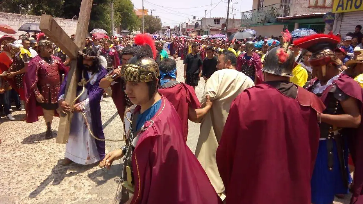 SUSPENDEN VIACRUCIS (2)