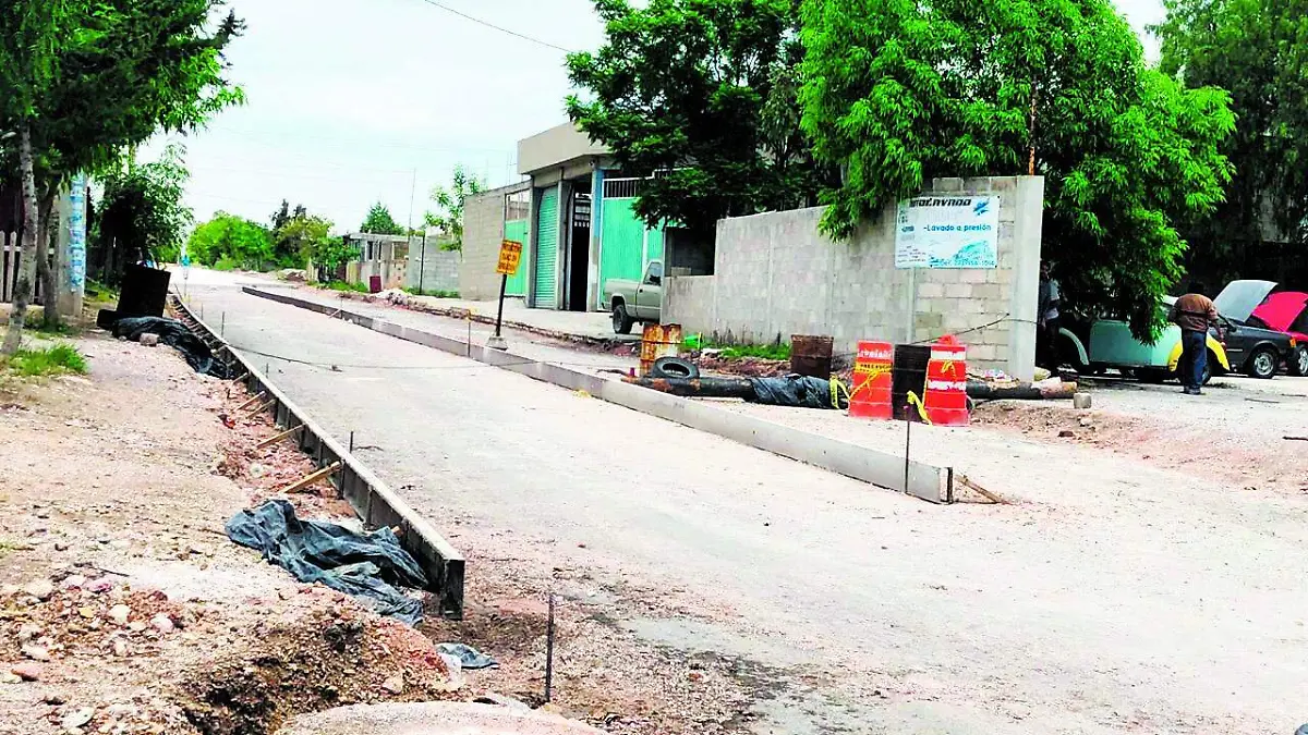 NO TERMINA OBRA TRES