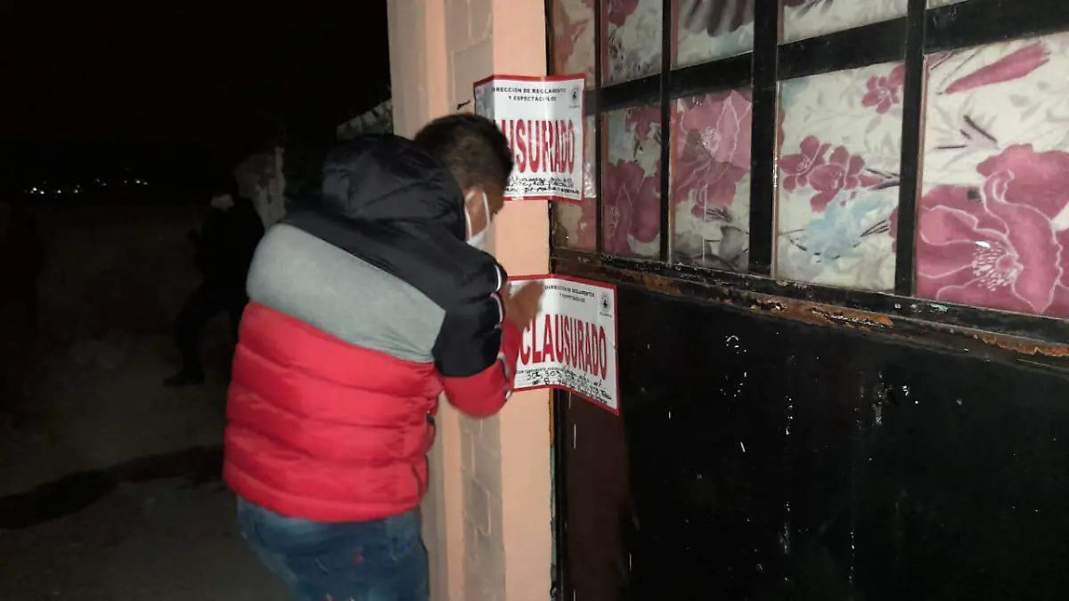 CLAUSURAN Y SUSPENDEN UNO