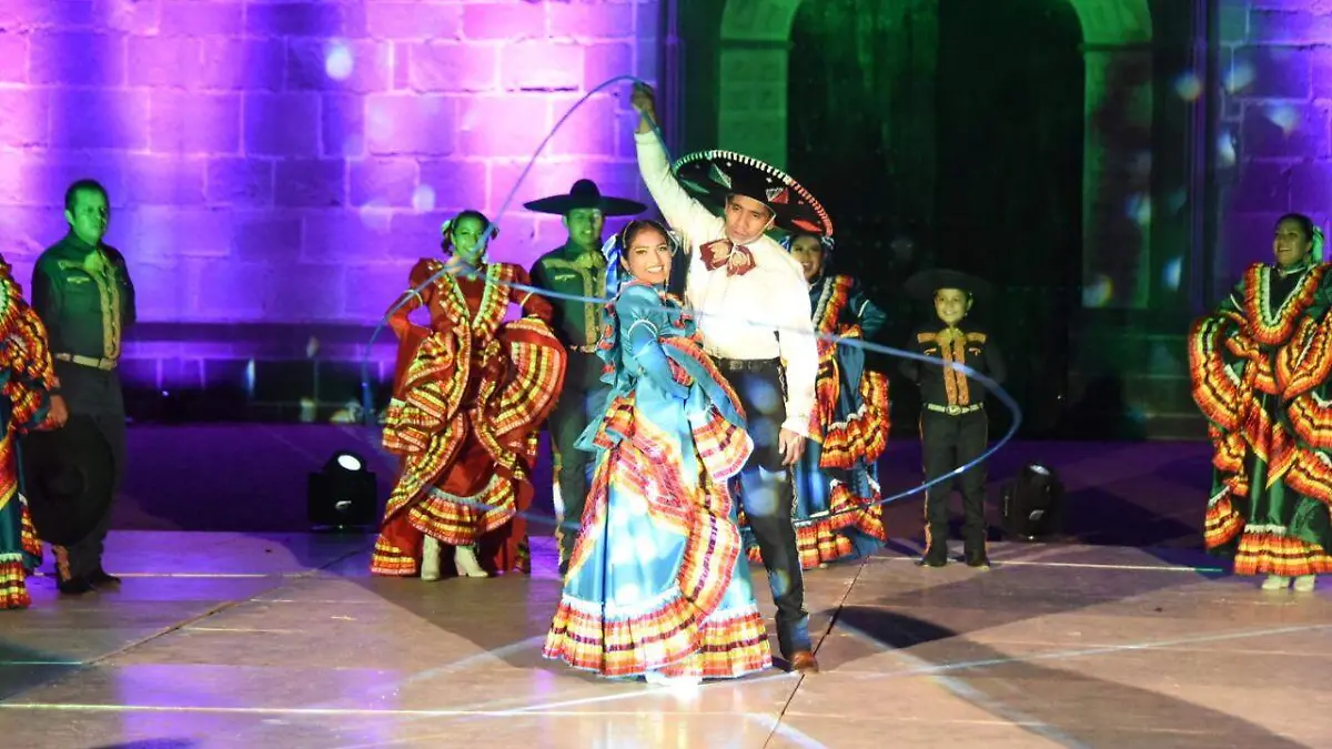 Pérdidas festival gigantes y catrinas_ Rosalía