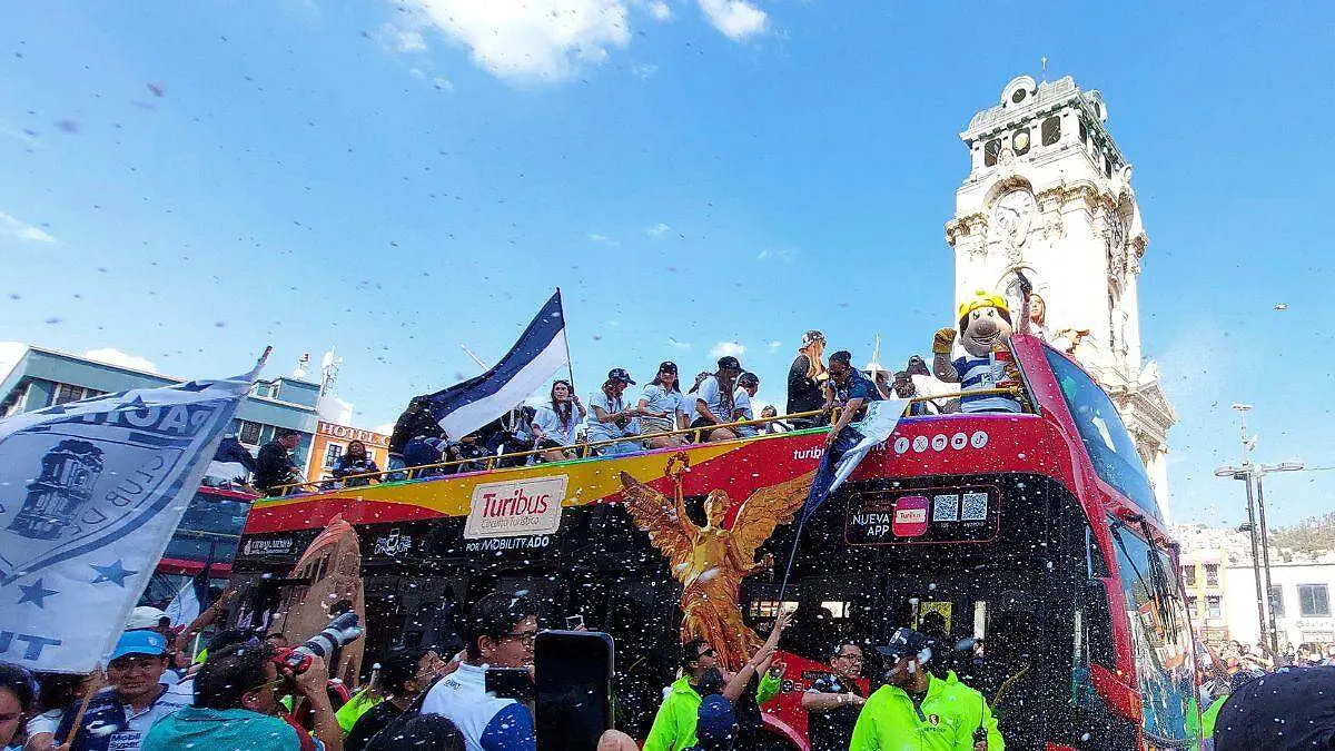 TUZAS DESFILE