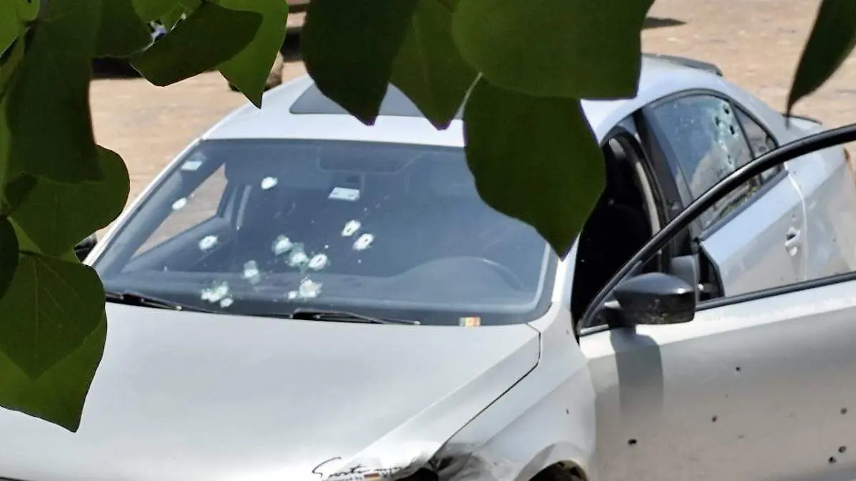 Auto baleado en Tula
