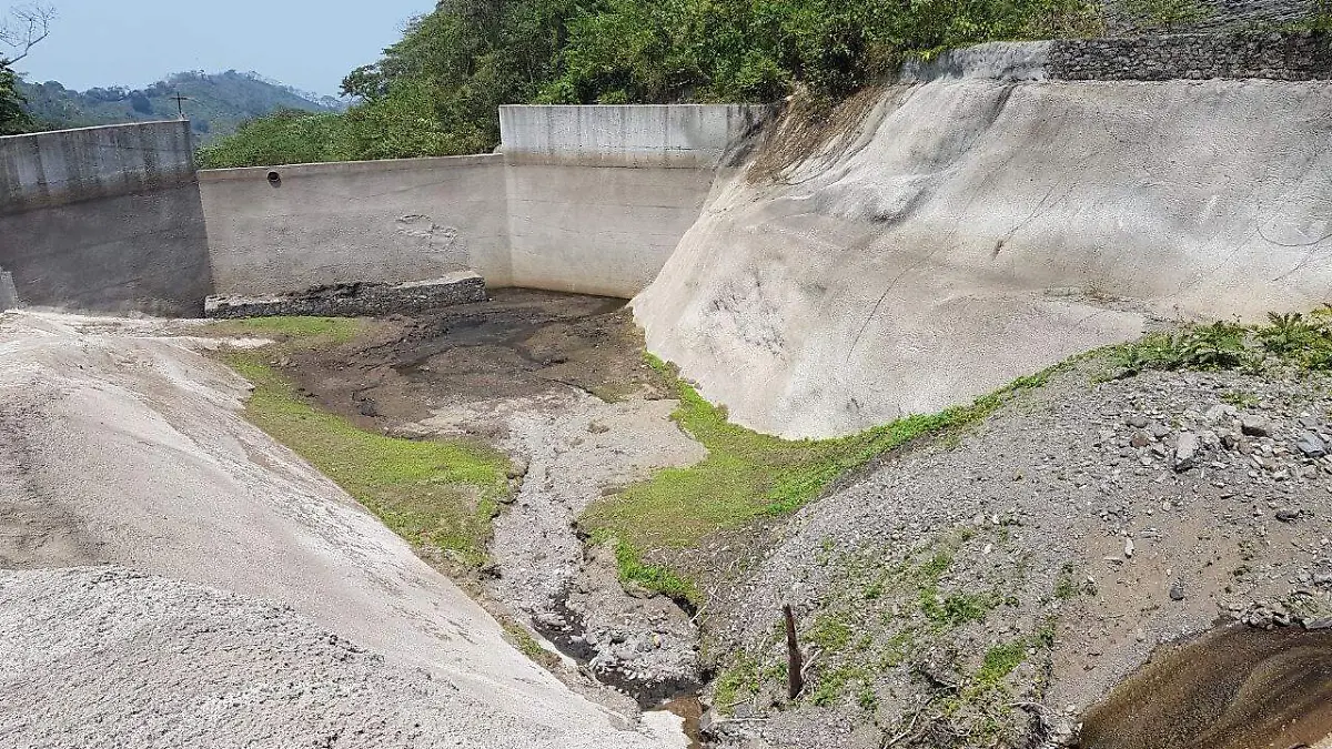 LIMPIAN PRESA 1