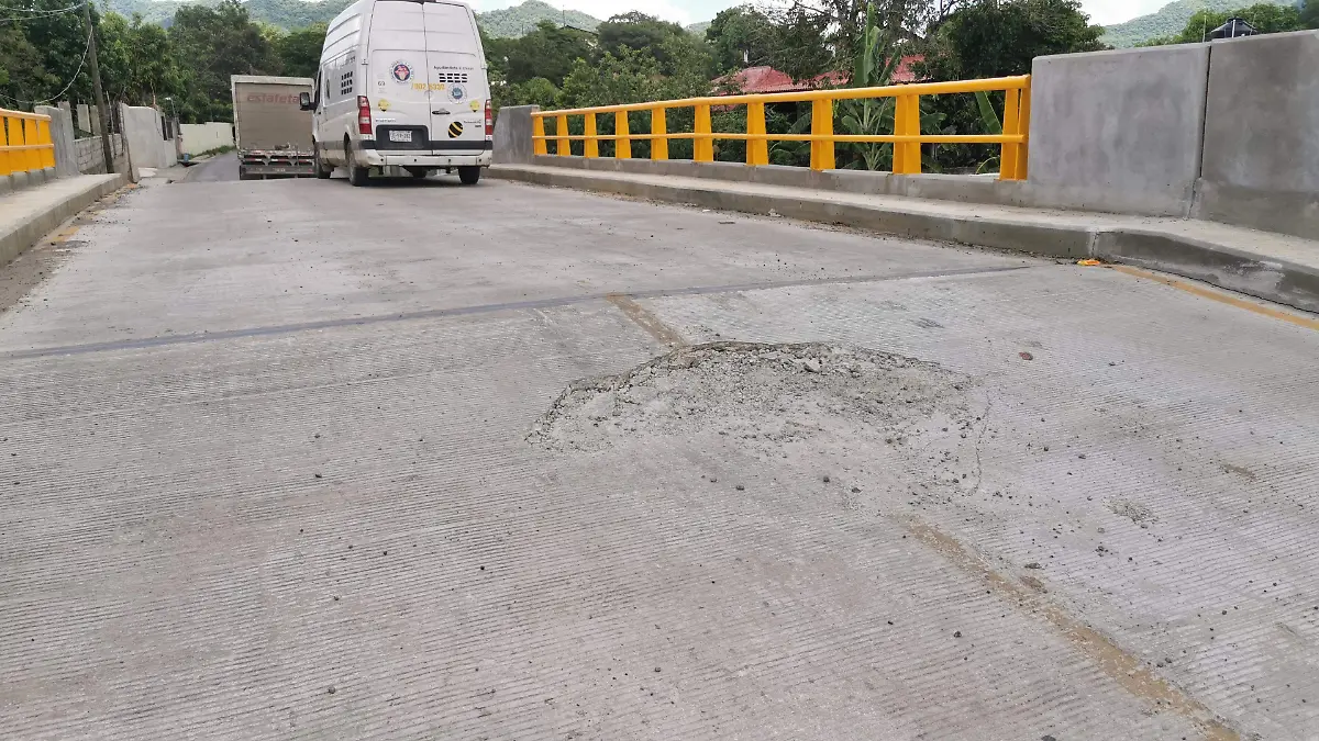 PUENTE SIN INAUGURAR 1