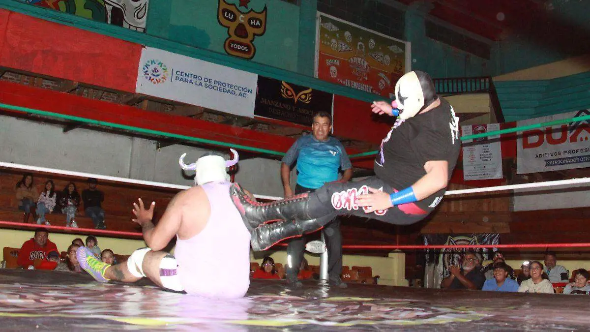 LUCHAS (2)