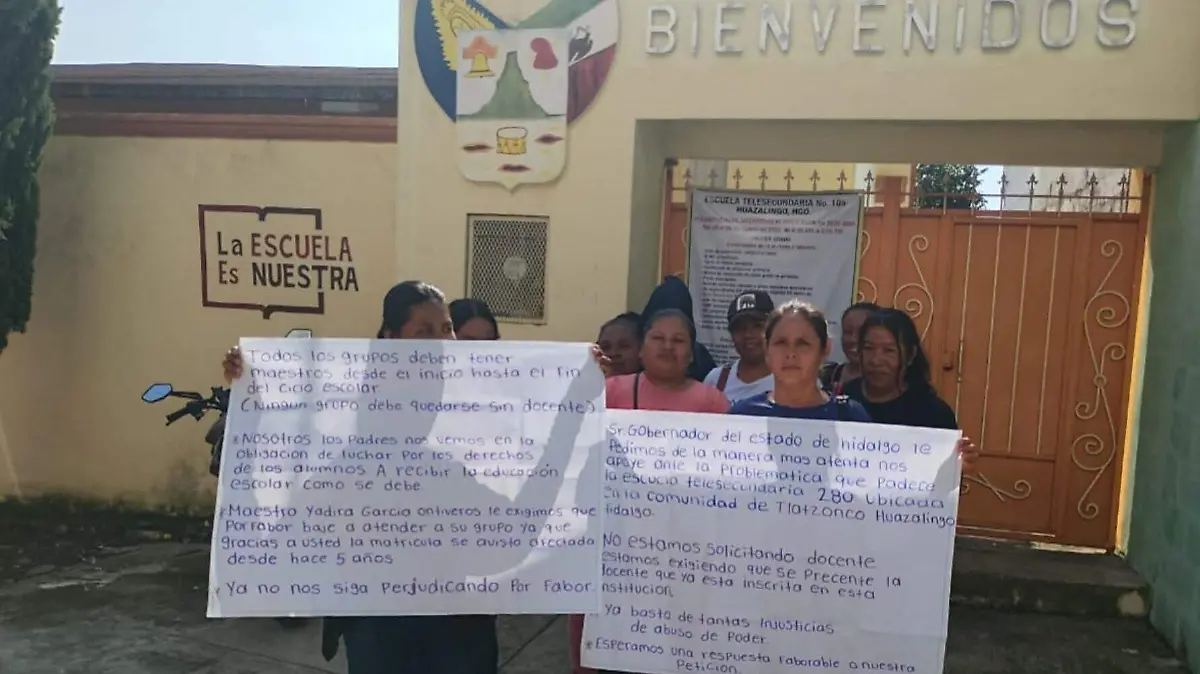 PROTESTA PADRES TELESECUNDARIA 1