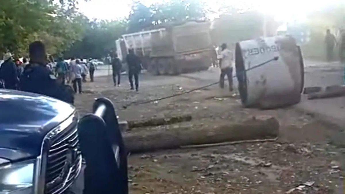 RETIRAN BLOQUEÓ 12