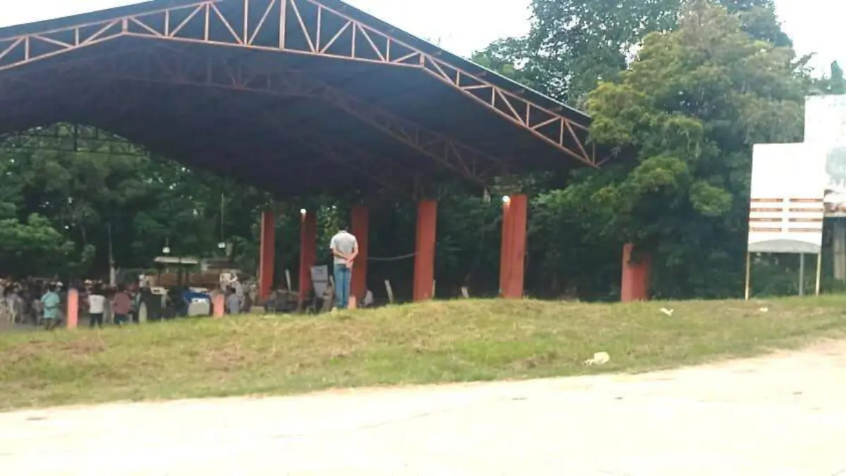 RETIENEN FUNCIONARIOS 1