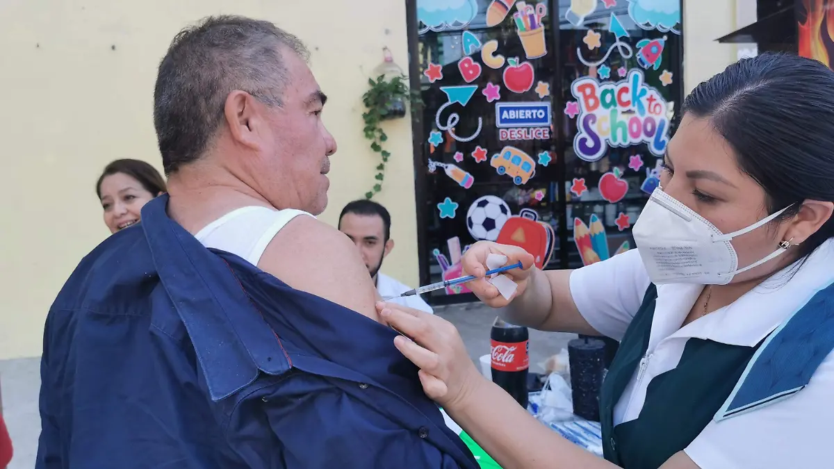 INICIA VACUNACIÓN 1