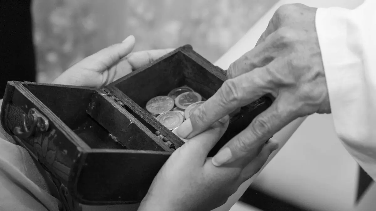 pexels-moralestorres98-35237380